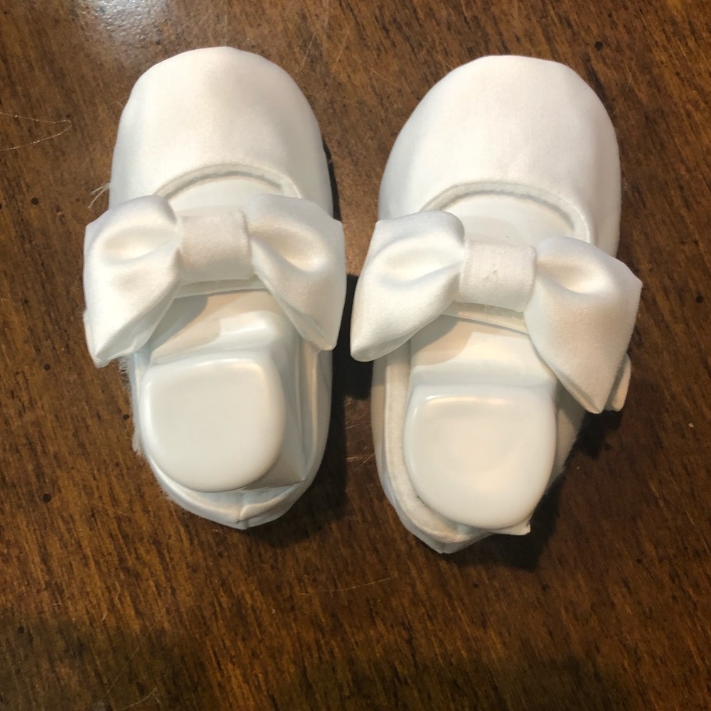 Infant  girls white dress ballet shoe size 1